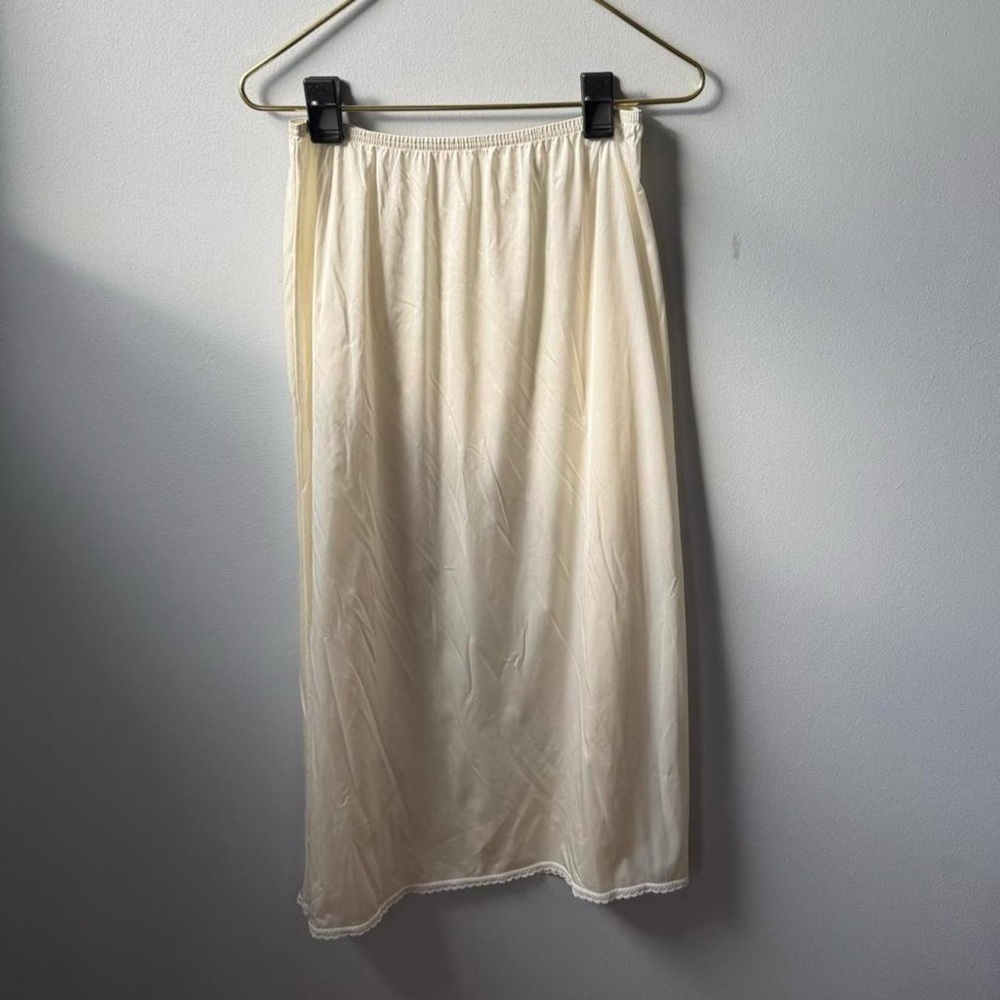 Vintage 80s Cream midi slip skirt with elastic waistband 🔥